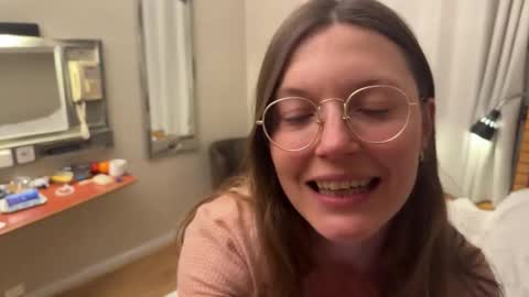 Snapshot of kinkyorange_ chatting on February 19, 5:49 pm Mary the Soulmate online show from February 19, 5:49 pm