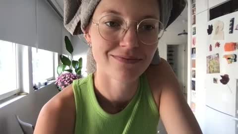 Snapshot of kinkyorange_ chatting on September 9, 9:31 am Mary the Soulmate online show from September 9, 9:31 am