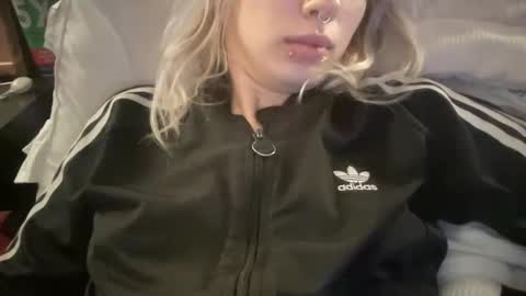 Snapshot of kinkypinky415 chatting on December 18, 4:20 am Kinky Pinky online show from December 18, 4:20 am