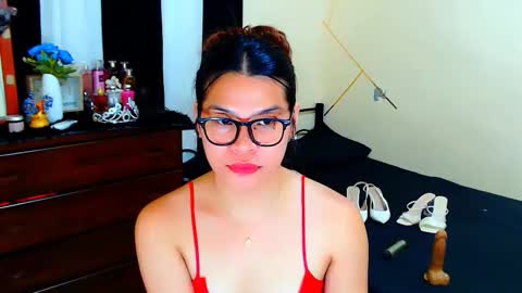 Snapshot of kira_amethyst chatting on March 19, 7:23 am KIRA online show from March 19, 7:23 am