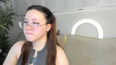 Snapshot of kira_be11 chatting on June 22, 12:02 am Kira Be11 online show from June 22, 12:02 am