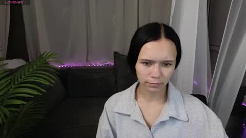Snapshot of kira_bliss_ chatting on June 24, 1:37 am kira_bliss_ online show from June 24, 1:37 am