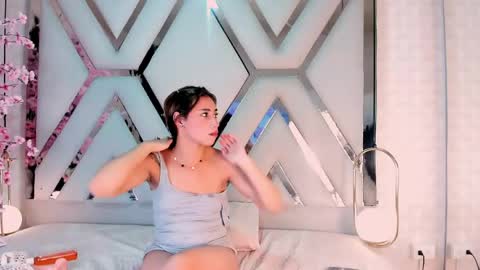 Snapshot of kira_bloom2 chatting on May 8, 4:56 pm online show from May 8, 4:56 pm