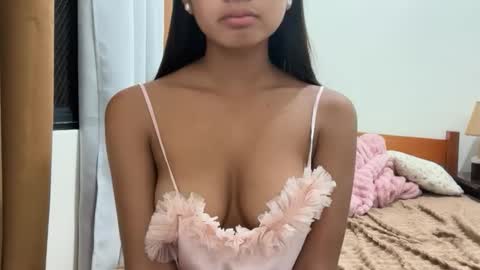 kira_danaya online show from May 26, 5:20 pm