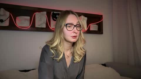 Kira Dea online show from November 15, 9:43 pm