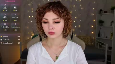 Snapshot of kira_fluffy chatting on July 7, 7:23 am Kira online show from July 7, 7:23 am