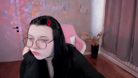 kira online show from March 21, 1:10 am