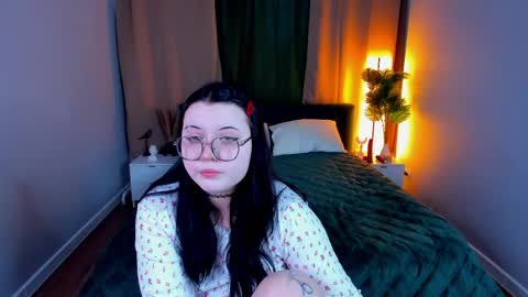 kira online show from March 25, 1:11 am