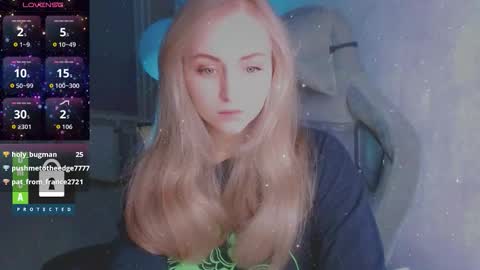 Snapshot of kira_love_sleep chatting on January 6, 2:43 pm you know thumb up me please its important online show from January 6, 2:43 pm