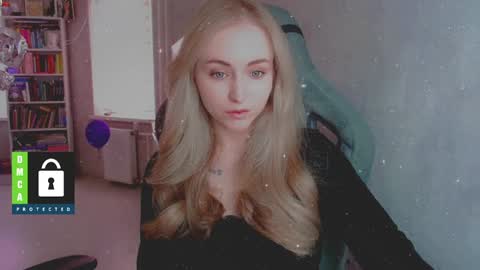 Snapshot of kira_love_sleep chatting on April 18, 3:49 pm you know thumb up me please its important online show from April 18, 3:49 pm