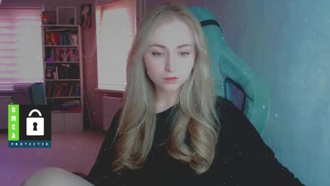 Snapshot of kira_love_sleep chatting on May 12, 4:59 pm you know thumb up me please its important online show from May 12, 4:59 pm
