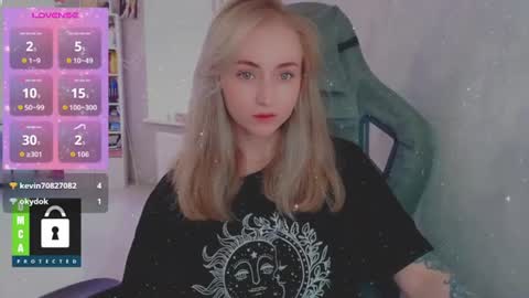 Snapshot of kira_love_sleep chatting on July 14, 3:40 pm you know thumb up me please its important online show from July 14, 3:40 pm