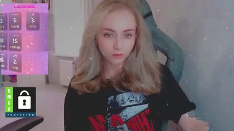 Snapshot of kira_love_sleep chatting on August 1, 4:50 pm you know thumb up me please its important online show from August 1, 4:50 pm