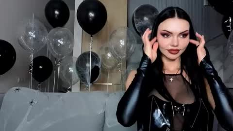 Kira and friends online show from October 31, 3:35 pm