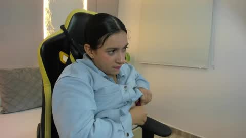 Snapshot of kira_relish chatting on April 4, 11:29 am K I R A online show from April 4, 11:29 am