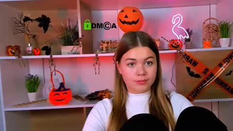 Snapshot of kira_vee chatting on October 28, 4:09 pm kira_vee online show from October 28, 4:09 pm