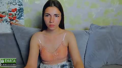 Snapshot of kiraa_sunny chatting on June 20, 10:23 pm kiraa sunny online show from June 20, 10:23 pm