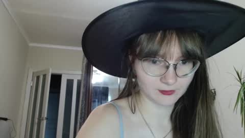 KiraGoldens online show from October 30, 6:37 am