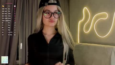 Snapshot of kirbycallaro chatting on February 28, 6:09 pm Miko online show from February 28, 6:09 pm