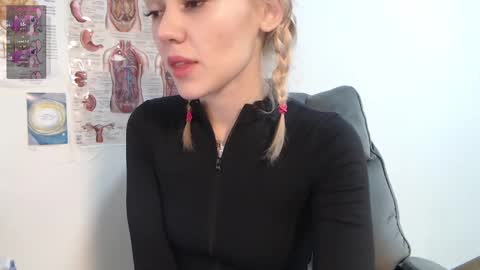 Snapshot of kisi_missi chatting on February 9, 4:14 am Kisi online show from February 9, 4:14 am