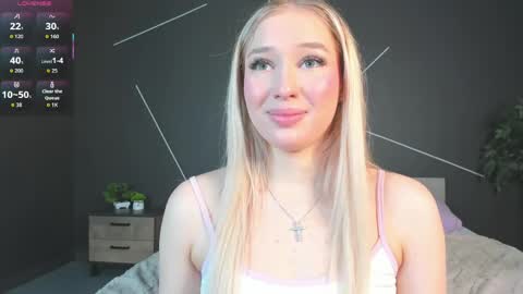 Snapshot of kiss_kr1ss chatting on April 29, 5:33 am Chloe online show from April 29, 5:33 am