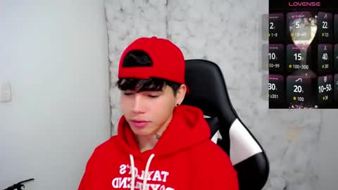 kiss_whitee online show from December 14, 7:18 pm