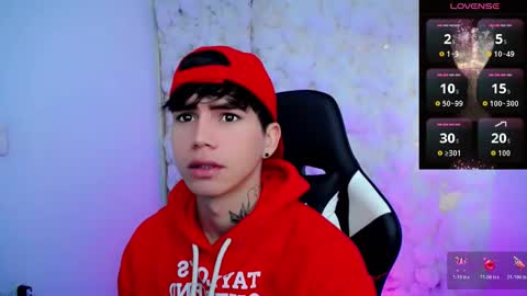 kiss_whitee online show from December 15, 11:36 am