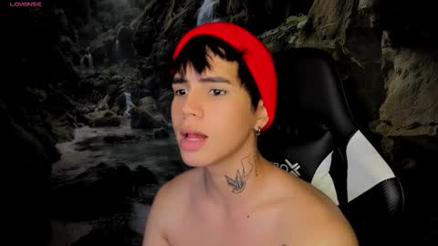 kiss_whitee online show from March 20, 12:37 am