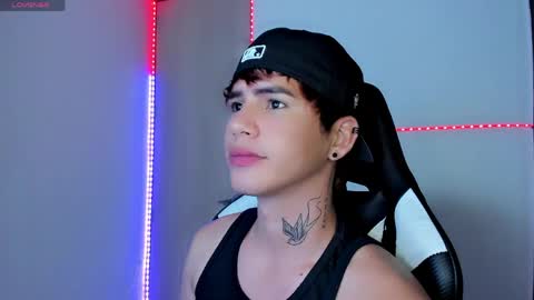 kiss_whitee online show from March 26, 9:48 am