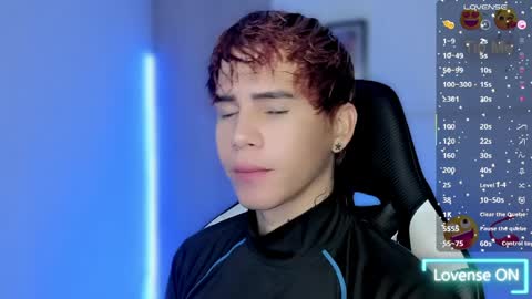 kiss_whitee online show from April 4, 2:43 am