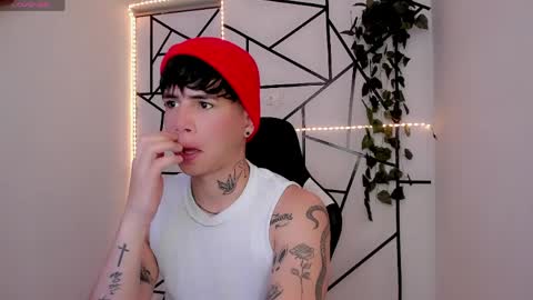 kiss_whitee online show from May 18, 4:02 pm