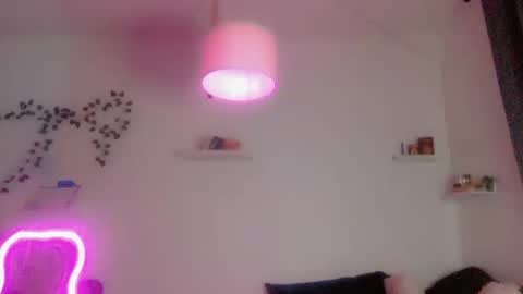 Snapshot of kissahsins chatting on October 10, 3:49 am Kissah Kreampuff online show from October 10, 3:49 am