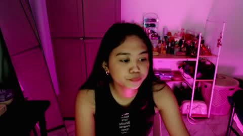 kisses_avery online show from June 22, 7:49 am