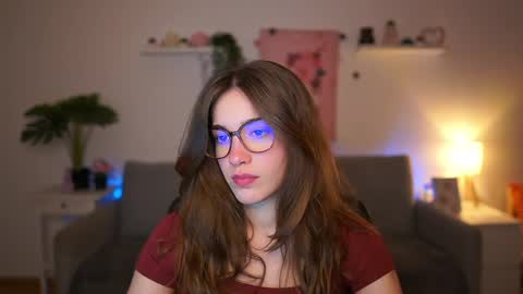 Sisi online show from April 7, 1:11 pm