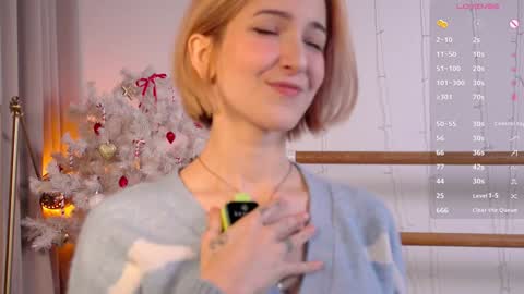 Snapshot of kisskiss_muah chatting on December 13, 1:55 pm Kate online show from December 13, 1:55 pm