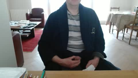 kisslog1 online show from February 8, 9:45 am