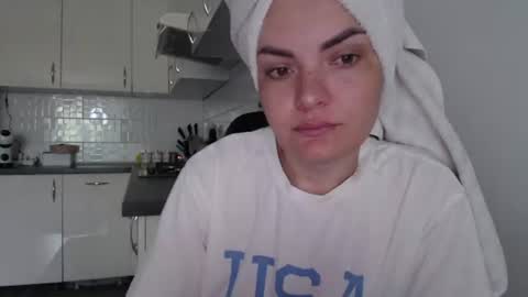 Snapshot of kitcatheaven4u chatting on July 4, 7:25 am Im Amaia Everyone Merry Christmas online show from July 4, 7:25 am