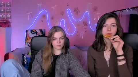 kitniss online show from April 30, 8:57 pm