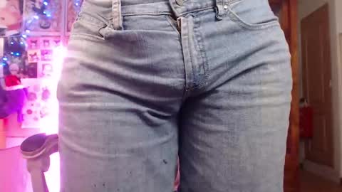 Snapshot of kitsunearineko chatting on December 3, 2:47 am Ari Keimiwrights  online show from December 3, 2:47 am