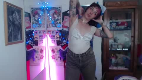 Snapshot of kitsunearineko chatting on December 7, 5:42 pm Ari Keimiwrights  online show from December 7, 5:42 pm