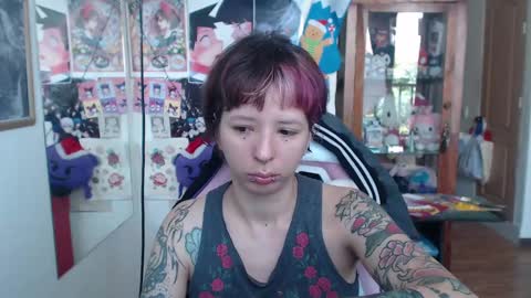 Snapshot of kitsunearineko chatting on December 19, 5:50 pm Ari Keimiwrights  online show from December 19, 5:50 pm