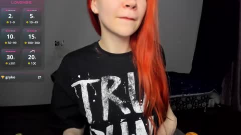 Snapshot of kitsunemoon chatting on December 7, 8:16 pm Kitsune online show from December 7, 8:16 pm