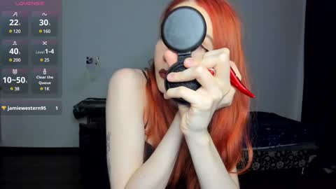 Snapshot of kitsunemoon chatting on December 12, 7:37 pm Kitsune online show from December 12, 7:37 pm