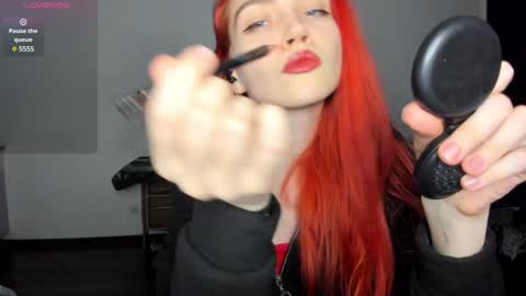 Snapshot of kitsunemoon chatting on December 19, 8:44 pm Kitsune online show from December 19, 8:44 pm