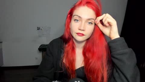 Snapshot of kitsunemoon chatting on January 6, 10:37 pm Kitsune online show from January 6, 10:37 pm