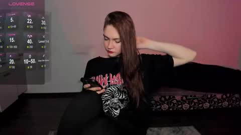 Snapshot of kitsunemoon chatting on February 12, 9:43 pm Kitsune online show from February 12, 9:43 pm