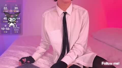 Snapshot of kitsuneplay_ chatting on February 19, 10:28 pm Salvatore online show from February 19, 10:28 pm