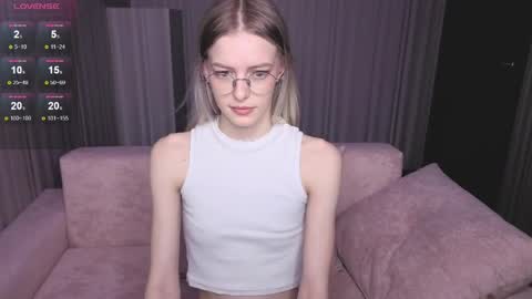 Snapshot of kitty__like18 chatting on April 28, 2:27 am Kitty online show from April 28, 2:27 am