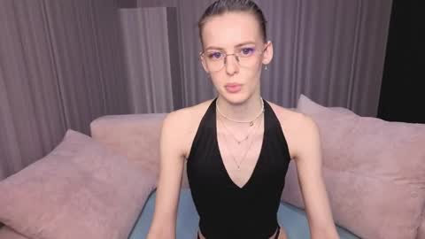 Snapshot of kitty__like18 chatting on May 1, 12:48 am Kitty online show from May 1, 12:48 am