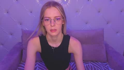 Snapshot of kitty__like18 chatting on May 2, 12:59 am Kitty online show from May 2, 12:59 am
